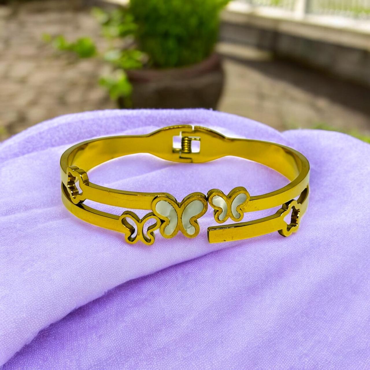 WHITE BUTTERFLY FRONT OPEN BRACELET