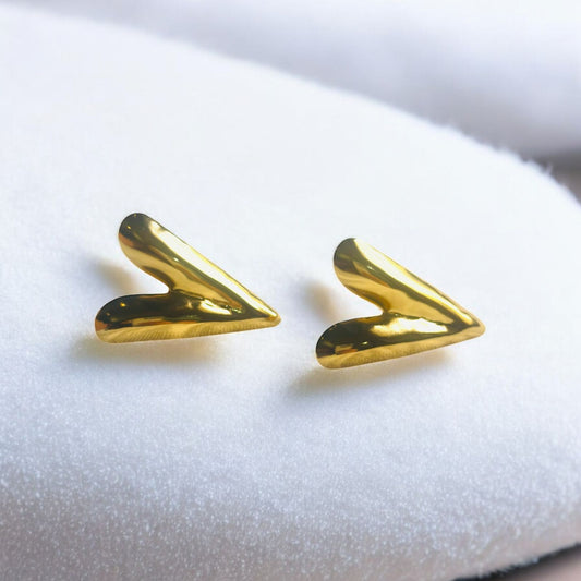 BOLD VIBE STUDS EARRINGS