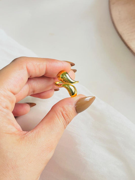 GOLDEN PETAL WRAP RING