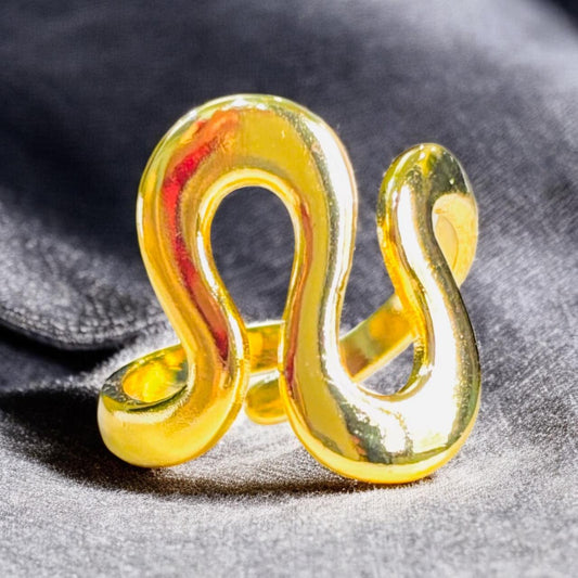 GOLDEN WAVE LOOP RING