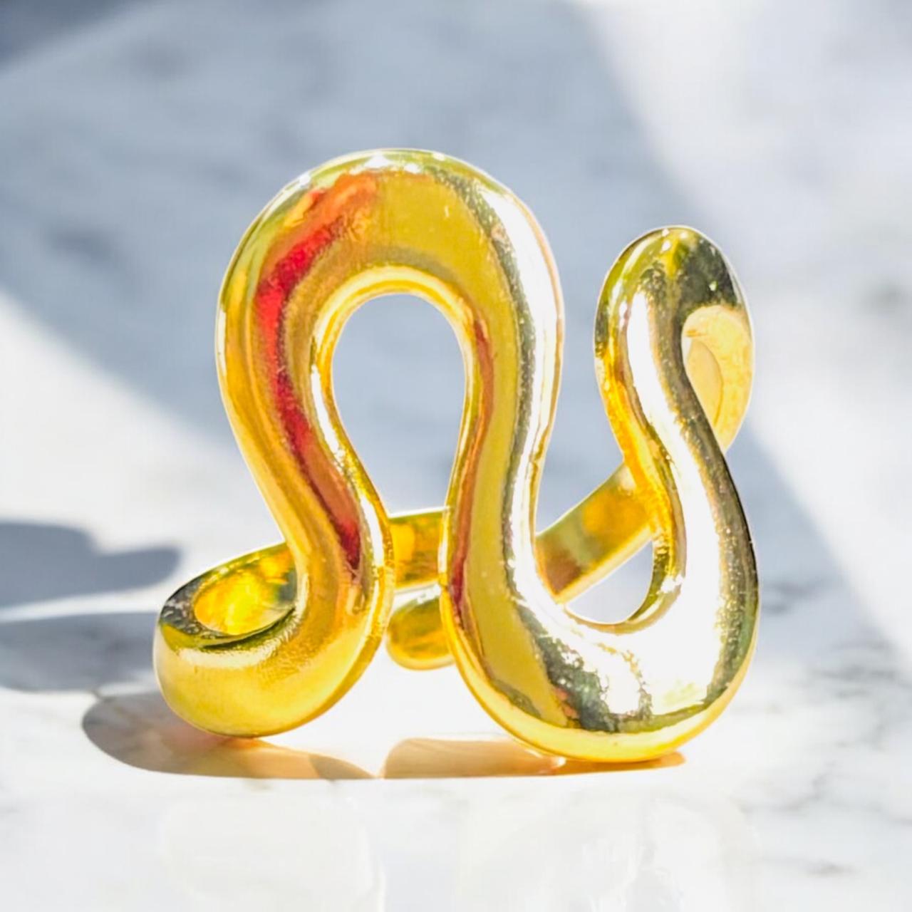 GOLDEN WAVE LOOP RING