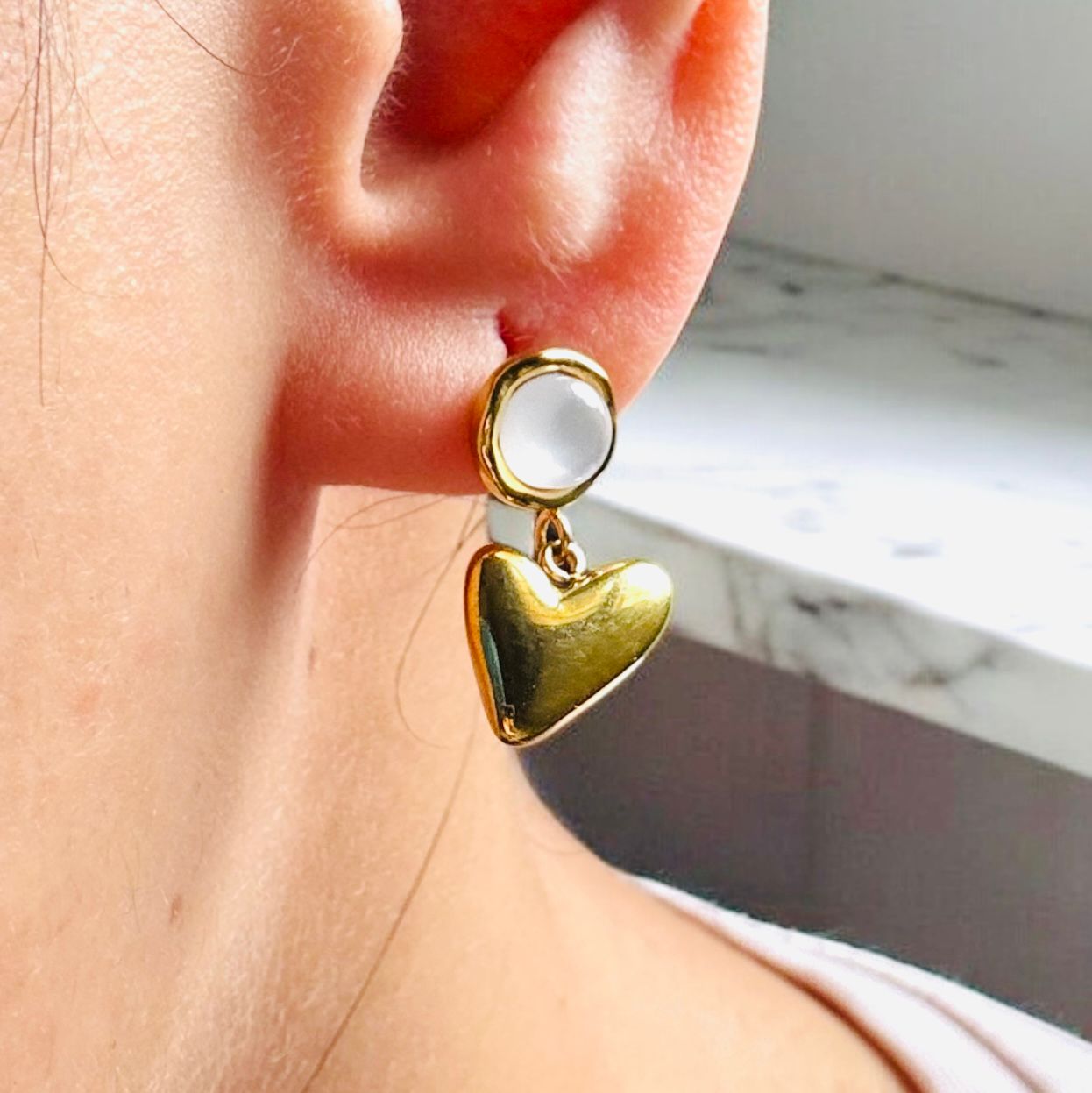 GOLDEN MUSE HEART DROPS EARRINGS