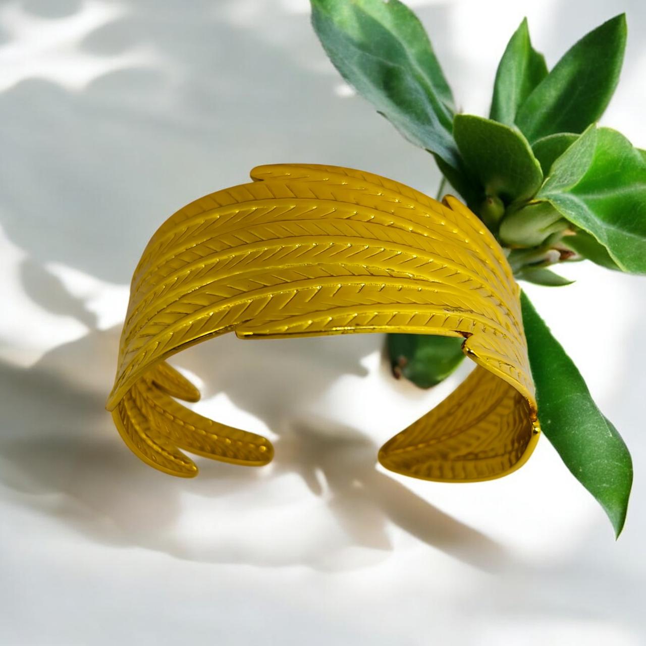 FEATHER WRAP OPEN CUFF BRACELET